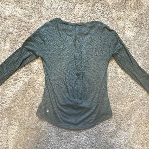 Lululemon long sleeve shirt with thumb holes.l